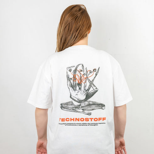 Rave Girl mit weißem Brainwaves oversized T-Shirt von Technostoff, Rückansicht