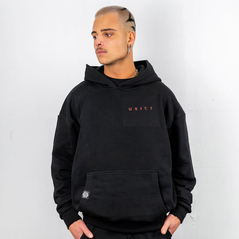 "Unity" Ultra Heavy Hoodie in schwarz von Technostoff, Vorderansicht, getragen von Raver