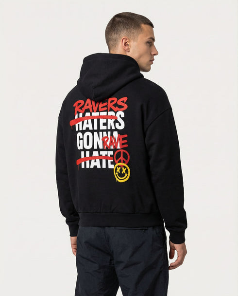 Schwarzer Ravers Gonna Rave Ultra Heavy oversized Hoodie, männliches Model Rückansicht