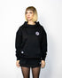 Schwarzer Happiness oversized ultra heavy Hoodie von Technostoff, getragen von weiblichem Model, fotografiert von vorne