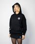 Schwarzer Happiness oversized ultra heavy Hoodie von Technostoff, getragen von weiblichem Model, fotografiert von vorne, mit Kapuze auf