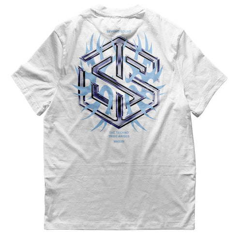 weißes Techno T-Shirt mit "Technostoff Tribe" Motiv flach von hinten, weißer Hintergrund