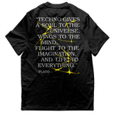 schwarzes Techno T-Shirt mit "Plato Told" Motiv flach von hinten, weißer Hintergrund