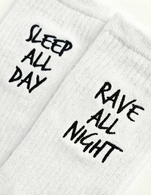 Rave All Night, Sleep All Day - bestickte Socken (black/white)