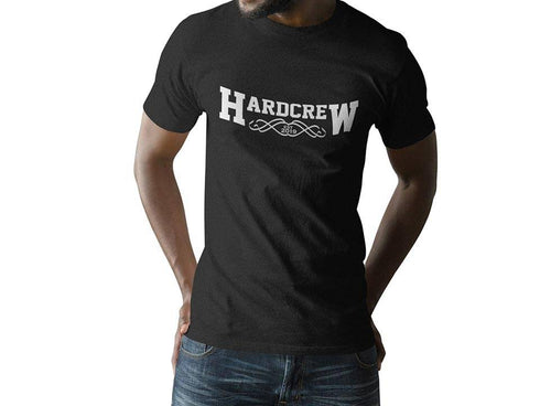Mann mit Hardcrew T-Shirt in schwarz