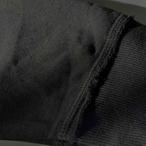 Offene Nähte an Ärmeln und Saum des nocturnal Zombie oversized Hoodie in schwarz