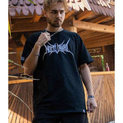 Großansicht von Mann in nocturnal Zombie oversized T-Shirt in schwarz unisex