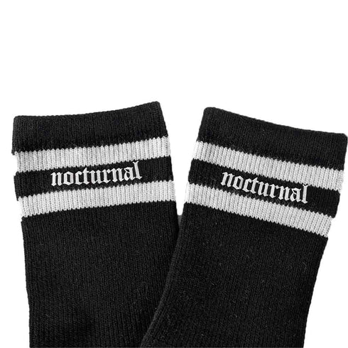 Technostoff nocturnal College Socken in schwarz mit weißen Streifen freigestellt