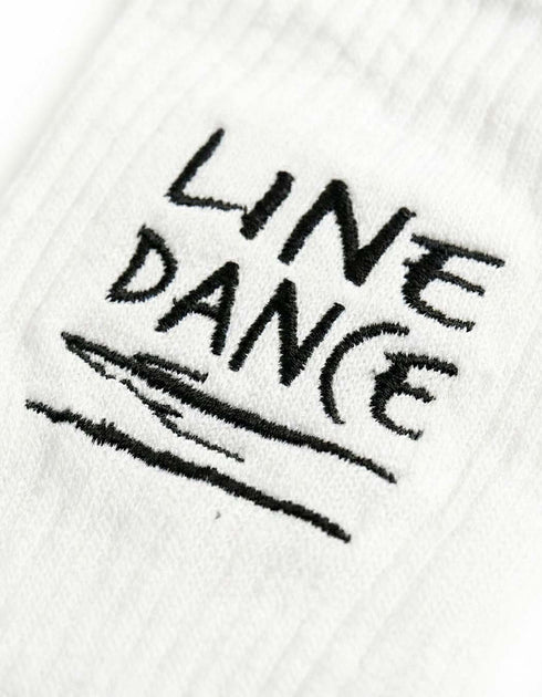 Weiße "Line Dance" Socken von Technostoff, Mockup Detailansicht