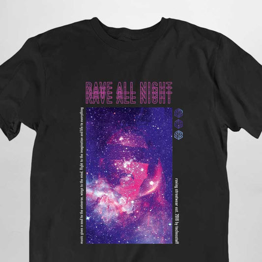 Schwarzes Technostoff Rave All Night T-Shirt mit Galaxie-Print und pinkem Schriftzug, Frontansicht
