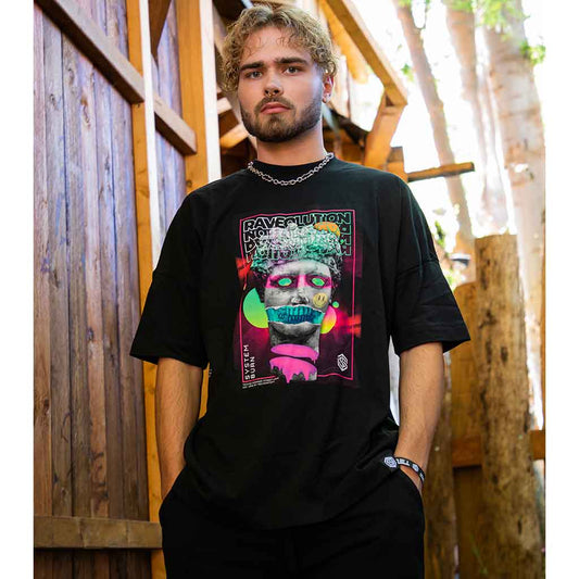 Raver mit schwarzem Technostoff Raveolution Oversized T-Shirt mit Statuen-Print, Frontansicht